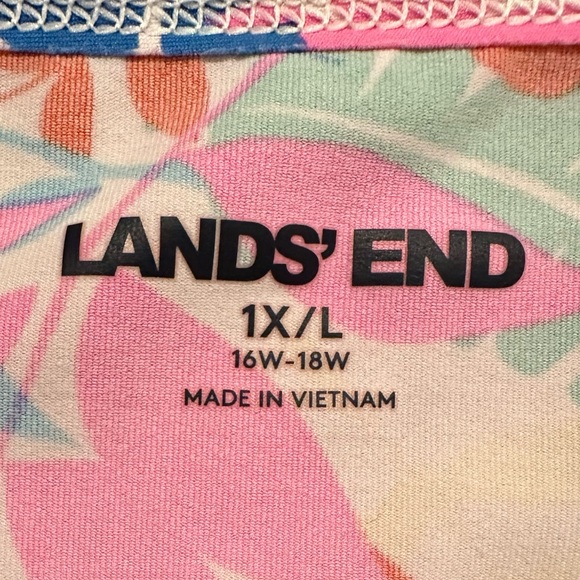 Lands’ End LS Crew, UPF 50, Rash Guard/Swim Shirt, 1XL - Picture 2 of 4